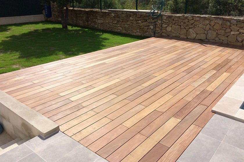 Terrasse en bois créée par Créa-Paysages dans l'Essonne