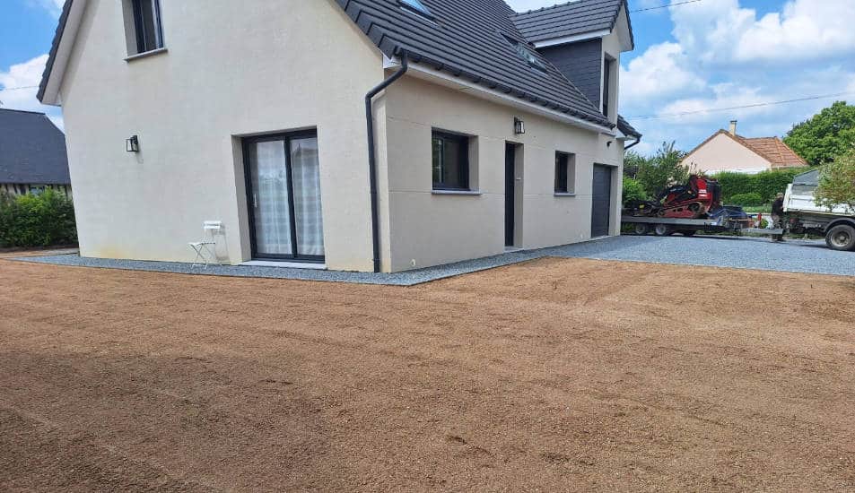 Préparation de terrain avant travaux de maçonnerie paysagère dans l'Essonne (91)
